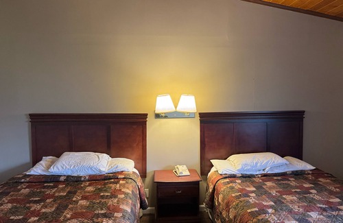 Clinton Hotel | Town & Country Motel