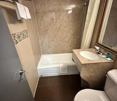Elmwood Park Hotel | Town House Inn and Suites