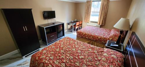 Elmwood Park Hotel | Town House Inn and Suites