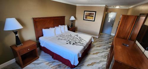 Elmwood Park Hotel | Town House Inn and Suites