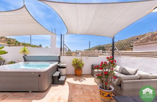 Vinuela House | Town house with jacuzzi and foosball table