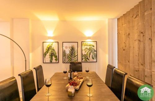 Vinuela House | Town house with jacuzzi and foosball table