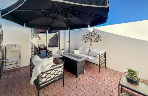 Centro House | Town & Shore Escape 3BR Haven