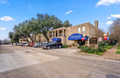 Houston Apartment | Towne Plaza Apartments #104 in the Galleria Area