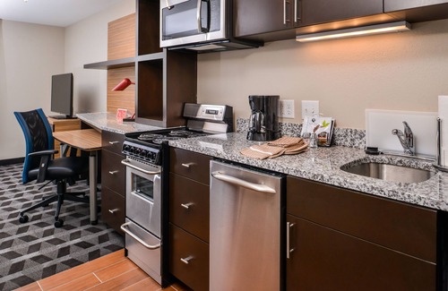 West Ashley Hotel | TownePlace Suites by Marriott Charleston-West Ashley
