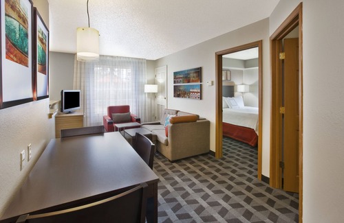 Brookfield Hotel | Towneplace Suites By Marriott Brookfield
