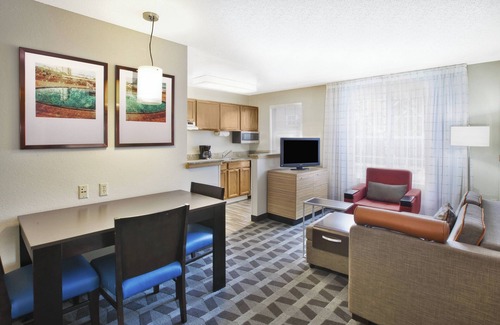 Brookfield Hotel | Towneplace Suites By Marriott Brookfield