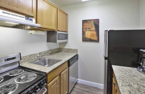 Brookfield Hotel | Towneplace Suites By Marriott Brookfield
