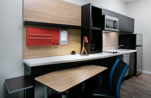 Waldron Hotel | Towneplace Suites Kansas City Airport