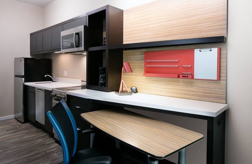 Waldron Hotel | Towneplace Suites Kansas City Airport