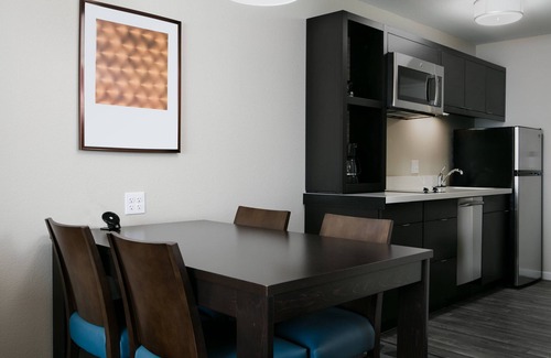 Waldron Hotel | Towneplace Suites Kansas City Airport