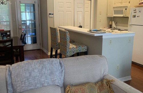Oxford House | Townhome 4 Blocks from the Square
