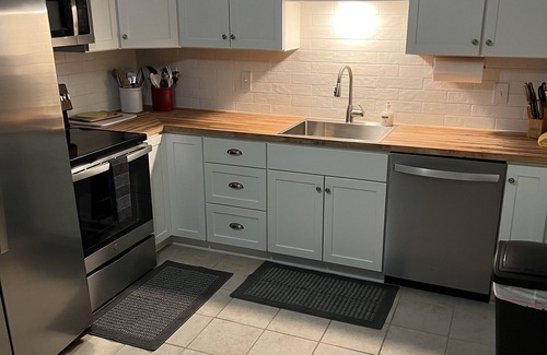 West Ashley House | Townhome 4 miles to Downtown Charleston