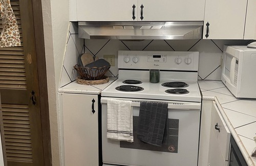 Lawton Apartment | Townhome getaway close to Fort Sill and Wichita Mountains