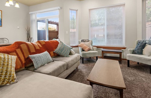 Shelton House | Townhome in Shelton