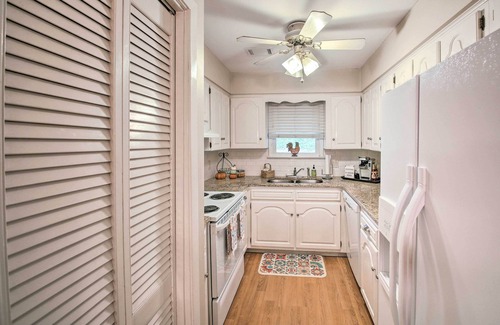 Hot Springs Village House | Townhome on Lake Desoto: Deck + Water Views!