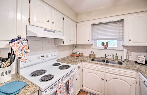 Hot Springs Village House | Townhome on Lake Desoto: Deck + Water Views!