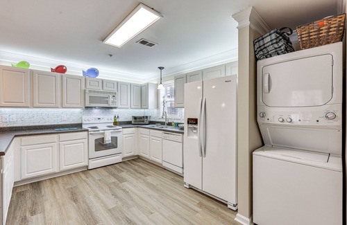 White Lake House | Townhome w/Outdoor Pool & White Lake Access!