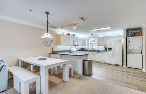 White Lake House | Townhome w/Outdoor Pool & White Lake Access!