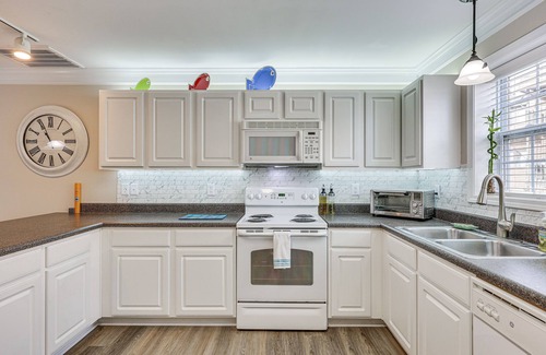 White Lake House | Townhome w/Outdoor Pool & White Lake Access!