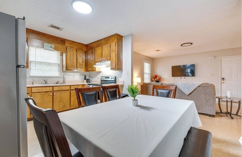 Cedartown House | Townhome w/Porch: 2 Mi to Central Cedartown!