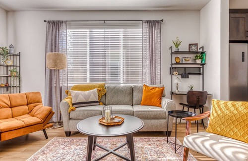 Troutdale House | Townhome with fireplace, game room, washer/dryer, firepit & yard