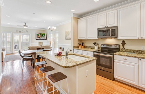 Waters Edge Villa | Townhome with marsh/river views & community pool/fishing pier!