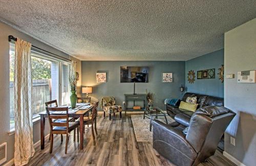 Lakewood House | Townhome with Yard 3 Mi to Camp Murray and JBLM