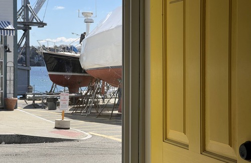 Marblehead House | Townhouse in Old Town with Harbor Views