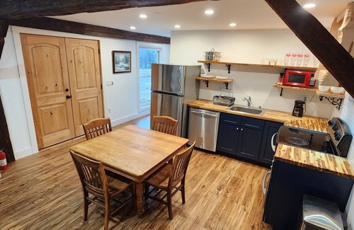 West Dover House | Townhouse in Private Village On VT-100 (5-min to Mount Snow)