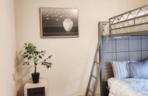 Grand Prairie House | Townhouse near AT&T stadium, Six Flags & Epic Waterpark