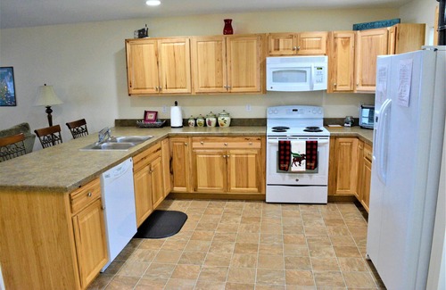 Bridgton House | TOWNHOUSE RETREAT AT PLEASANT MOUNTAIN - SKI IN/SKI OUT