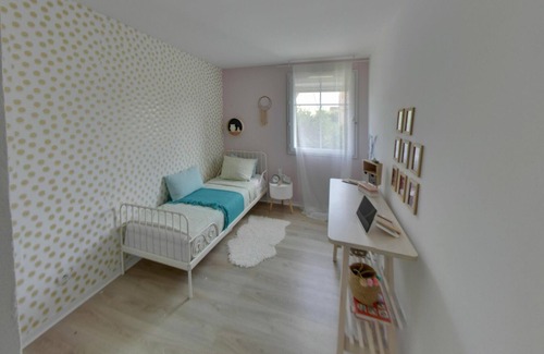 Roissy-en-Brie House | Townhouse-sleeps 6-20 minutes from Disneyland
