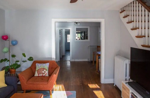 Richmond House | Townhouse Steps from Byrd Park, The Fan