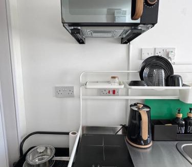 Livesey Hotel | Townhouse Studio with Kitchen & Ensuite - Great Location