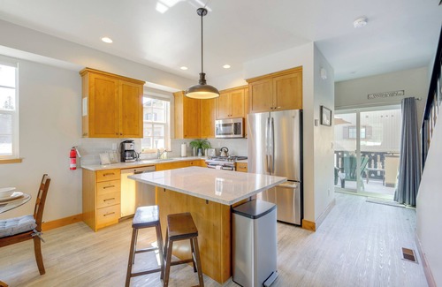 McCall House | Townhouse w/Garage: Walk to Payette Lake Beach!