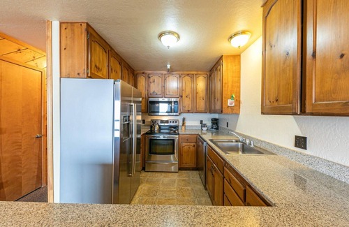 Truckee House | Townhouse w/Lake View #154 at Donner Lake Village
