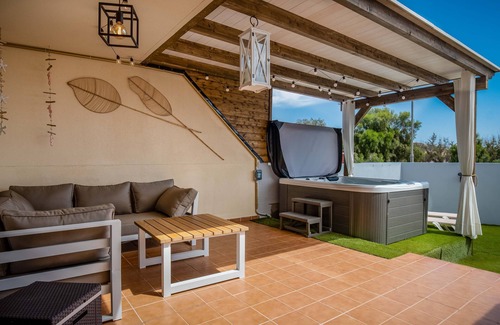 Pajara House | townhouse with sea views and 1 minute from the beach