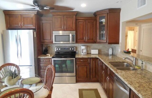 Siesta Key Condo | Townhouse with Garage - Across from Siesta Key Beach!