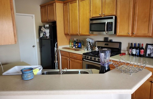 Mira Loma House | Townhouse with hot tub