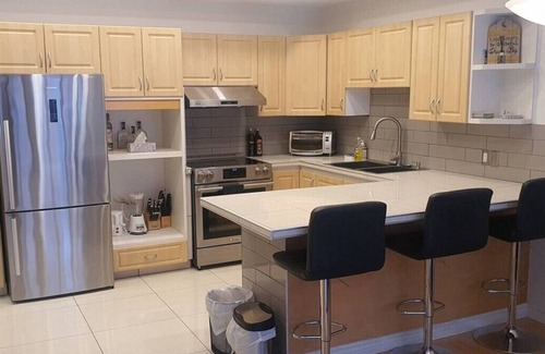Gatineau House | Townhouse with Rooftop Patio in Byward Market