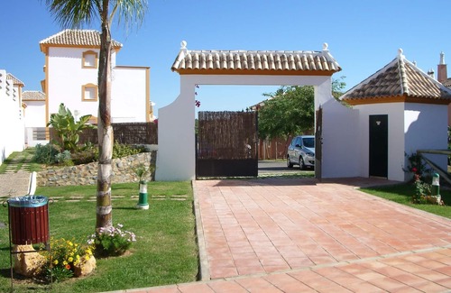 Islantilla House | Townhouse with terrace and pool 15 min from the beach.