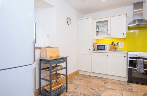 Tan-y-groes Cottage | Towy, Holiday Cottage Penwern Fach, Cenarth, Sleeps 6, 3 bedrooms, bathrooms