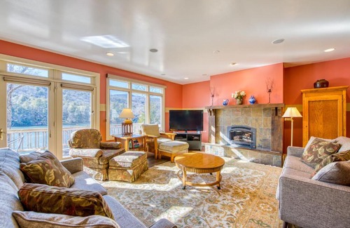 Lake Toxaway House | Toxaway Treasure