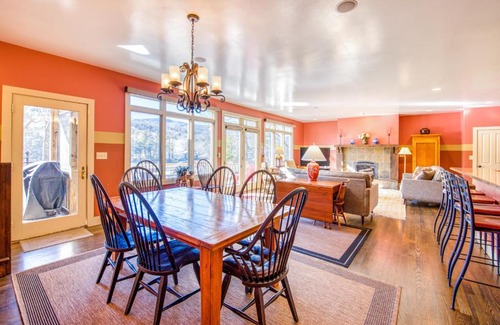 Lake Toxaway House | Toxaway Treasure