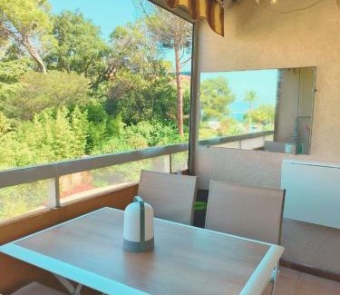 Ampuis Apartment | Très bel Appartement Le Santa Lucia à SAINT-RAPAËL - Confort, Climatisation et Vue mer !