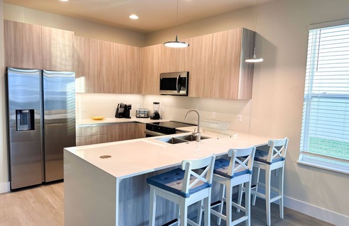 Bay Lake House | TR1399 – Modern 3BR home with Private Pool near Disney - 8 guests