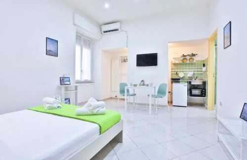 Vasto Apartment | Track Station Studio Apartment - with Netflix