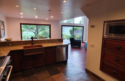 Solana Beach House | Track, Tee and Sea! On the Green, 7 min to Del Mar Race Track & beaches