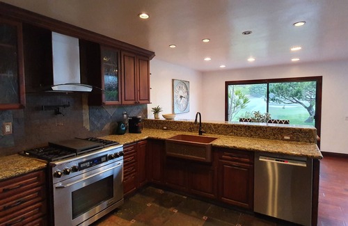 Solana Beach House | Track, Tee and Sea! On the Green, 7 min to Del Mar Race Track & beaches